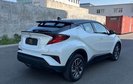 Toyota C-HR I рестайлинг, 2022 год, 2 000 000 рублей, 6 фотография