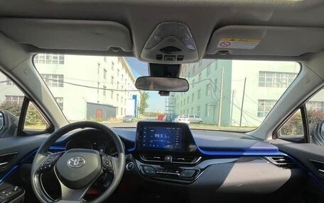 Toyota C-HR I рестайлинг, 2022 год, 2 000 000 рублей, 7 фотография
