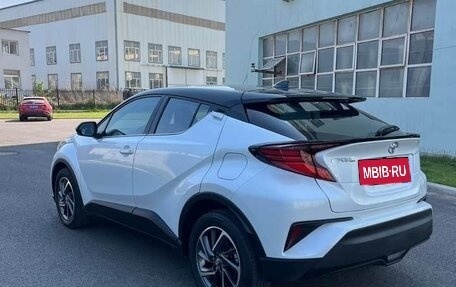 Toyota C-HR I рестайлинг, 2022 год, 2 000 000 рублей, 4 фотография