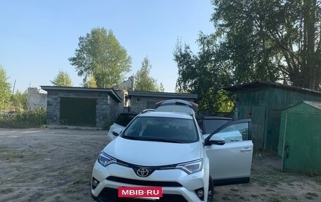 Toyota RAV4, 2018 год, 3 000 000 рублей, 2 фотография