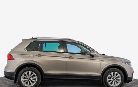 Volkswagen Tiguan II, 2021 год, 3 160 000 рублей, 4 фотография