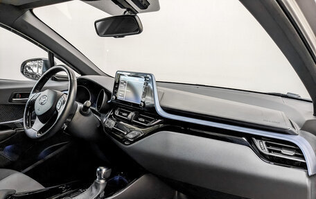 Toyota C-HR I рестайлинг, 2020 год, 2 930 000 рублей, 11 фотография