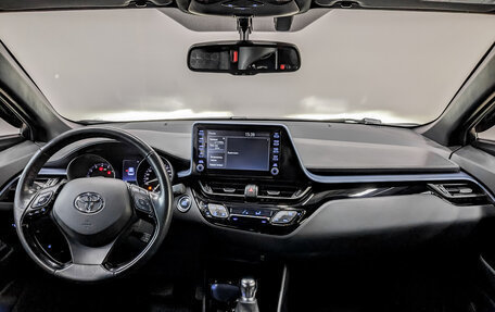 Toyota C-HR I рестайлинг, 2020 год, 2 930 000 рублей, 14 фотография