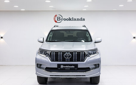 Toyota Land Cruiser Prado 150 рестайлинг 2, 2019 год, 4 990 000 рублей, 2 фотография