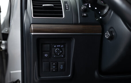 Toyota Land Cruiser Prado 150 рестайлинг 2, 2019 год, 4 990 000 рублей, 13 фотография