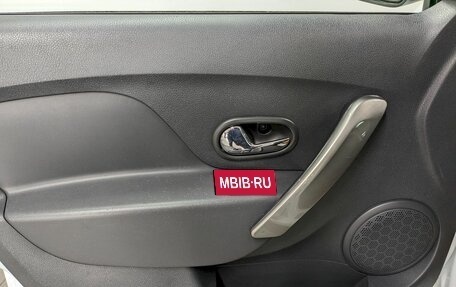 Renault Logan II, 2017 год, 730 000 рублей, 11 фотография