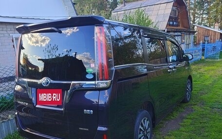 Toyota Esquire I, 2018 год, 2 800 000 рублей, 3 фотография