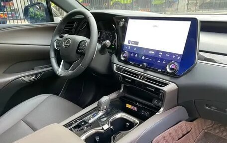 Lexus RX IV рестайлинг, 2025 год, 7 500 000 рублей, 10 фотография
