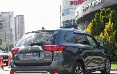 Mitsubishi Outlander III рестайлинг 3, 2018 год, 1 965 000 рублей, 5 фотография