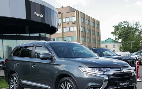 Mitsubishi Outlander III рестайлинг 3, 2018 год, 1 965 000 рублей, 3 фотография