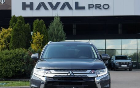 Mitsubishi Outlander III рестайлинг 3, 2018 год, 1 965 000 рублей, 2 фотография