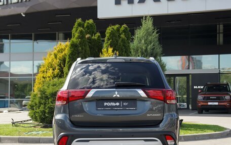Mitsubishi Outlander III рестайлинг 3, 2018 год, 1 965 000 рублей, 6 фотография