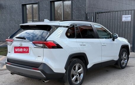 Toyota RAV4, 2021 год, 3 290 000 рублей, 5 фотография