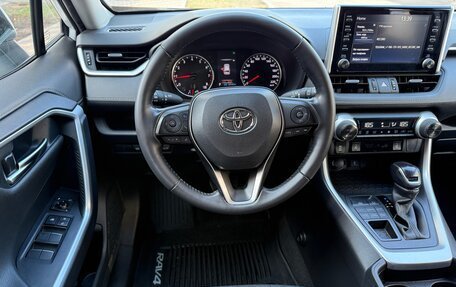 Toyota RAV4, 2021 год, 3 290 000 рублей, 10 фотография