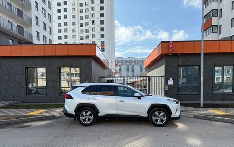 Toyota RAV4, 2021 год, 3 290 000 рублей, 9 фотография