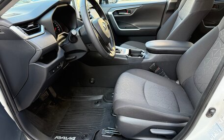 Toyota RAV4, 2021 год, 3 290 000 рублей, 15 фотография