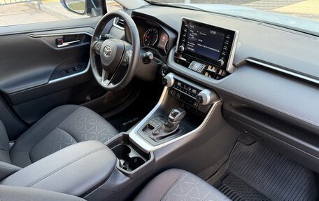 Toyota RAV4, 2021 год, 3 290 000 рублей, 12 фотография