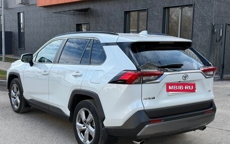 Toyota RAV4, 2021 год, 3 290 000 рублей, 6 фотография