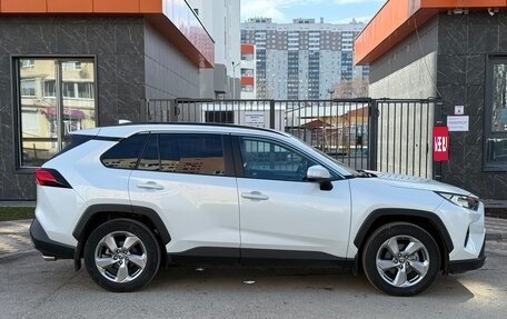 Toyota RAV4, 2021 год, 3 290 000 рублей, 8 фотография