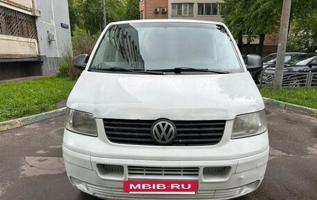 Volkswagen Transporter T5 рестайлинг, 2005 год, 795 000 рублей, 2 фотография