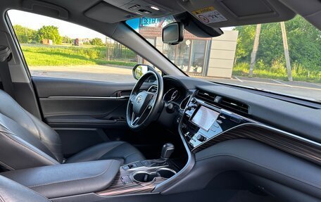 Toyota Camry, 2018 год, 2 650 000 рублей, 10 фотография