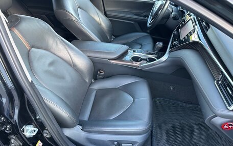 Toyota Camry, 2018 год, 2 650 000 рублей, 9 фотография