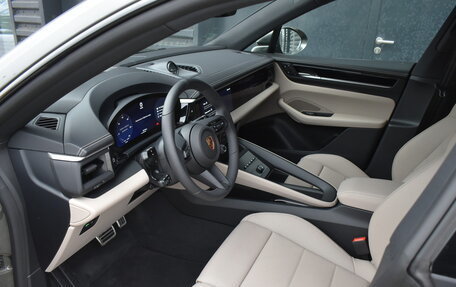 Porsche Macan, 2024 год, 17 350 000 рублей, 12 фотография