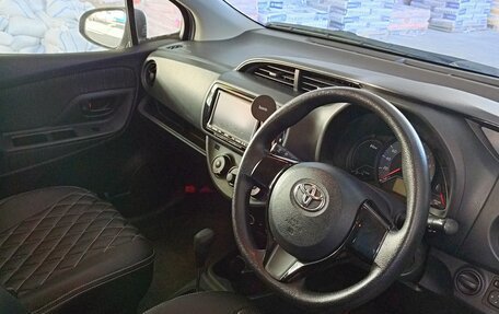 Toyota Vitz, 2018 год, 1 350 000 рублей, 2 фотография