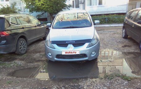 Mitsubishi Grandis, 2004 год, 380 000 рублей, 2 фотография