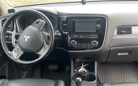 Mitsubishi Outlander III рестайлинг 3, 2012 год, 1 299 000 рублей, 9 фотография