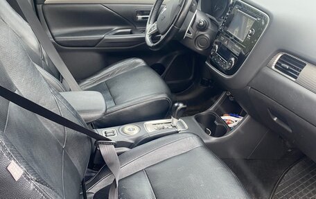 Mitsubishi Outlander III рестайлинг 3, 2012 год, 1 299 000 рублей, 10 фотография
