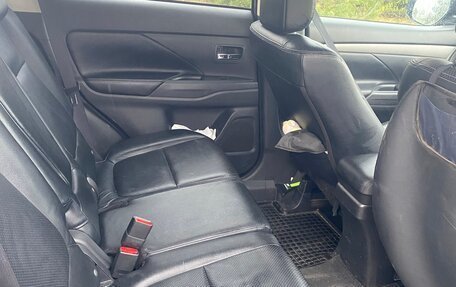 Mitsubishi Outlander III рестайлинг 3, 2012 год, 1 299 000 рублей, 11 фотография
