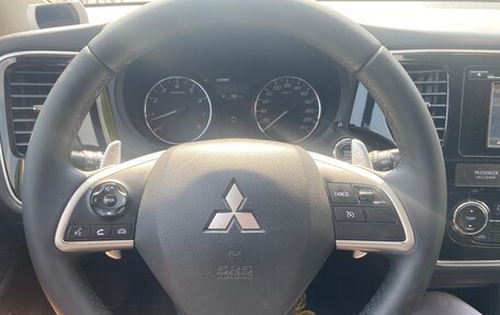 Mitsubishi Outlander III рестайлинг 3, 2012 год, 1 299 000 рублей, 20 фотография