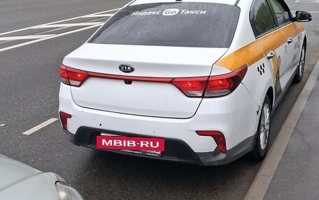 KIA Rio IV, 2018 год, 900 000 рублей, 4 фотография