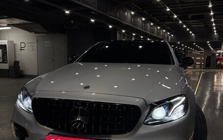 Mercedes-Benz E-Класс, 2019 год, 4 300 000 рублей, 13 фотография