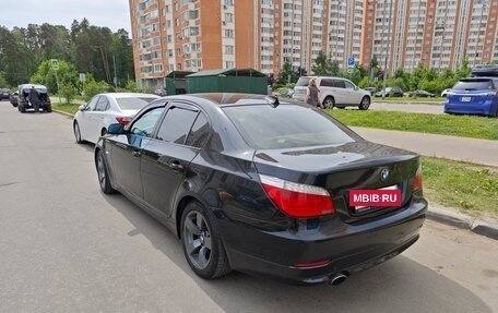 BMW 5 серия, 2008 год, 900 000 рублей, 2 фотография