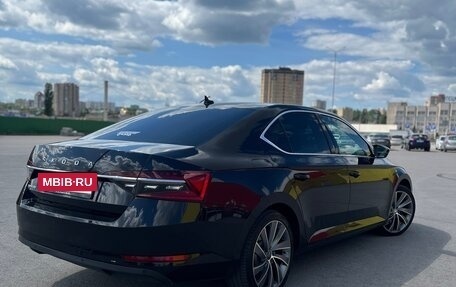 Skoda Superb III рестайлинг, 2019 год, 2 200 000 рублей, 3 фотография