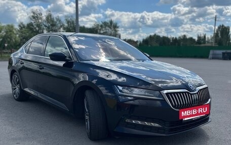 Skoda Superb III рестайлинг, 2019 год, 2 200 000 рублей, 2 фотография