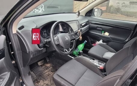 Mitsubishi Outlander III рестайлинг 3, 2019 год, 2 100 000 рублей, 6 фотография