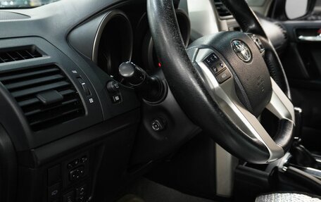 Toyota Land Cruiser Prado 150 рестайлинг 2, 2013 год, 2 670 000 рублей, 15 фотография