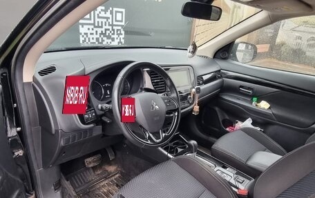 Mitsubishi Outlander III рестайлинг 3, 2019 год, 2 100 000 рублей, 7 фотография