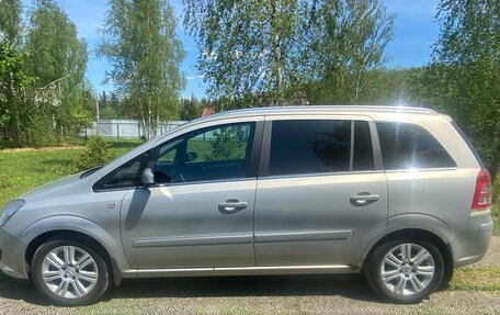 Opel Zafira B, 2008 год, 800 000 рублей, 2 фотография