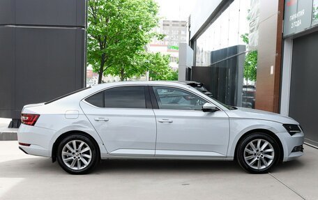 Skoda Superb III рестайлинг, 2019 год, 1 755 000 рублей, 4 фотография