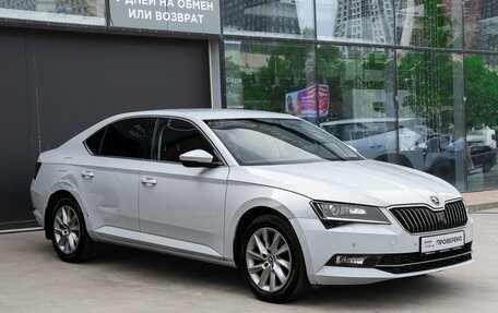 Skoda Superb III рестайлинг, 2019 год, 1 755 000 рублей, 3 фотография
