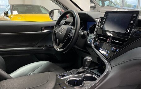 Toyota Camry, 2021 год, 2 950 000 рублей, 13 фотография