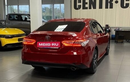 Toyota Camry, 2021 год, 2 950 000 рублей, 5 фотография