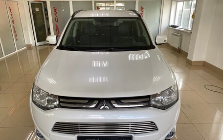 Mitsubishi Outlander III рестайлинг 3, 2013 год, 1 499 999 рублей, 3 фотография