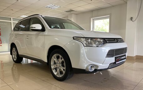 Mitsubishi Outlander III рестайлинг 3, 2013 год, 1 499 999 рублей, 4 фотография