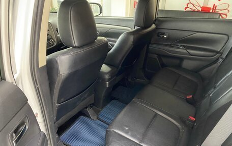Mitsubishi Outlander III рестайлинг 3, 2013 год, 1 499 999 рублей, 11 фотография