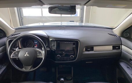 Mitsubishi Outlander III рестайлинг 3, 2013 год, 1 499 999 рублей, 17 фотография